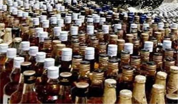 गुजरात में जीप से अवैध शराब बरामद