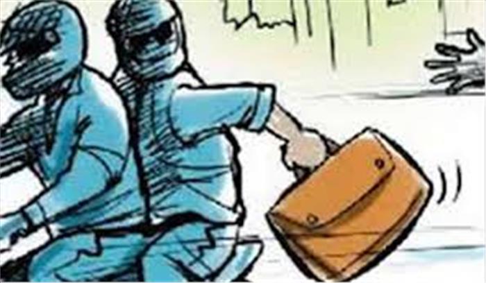 गुजरात में निजी बैंक से 70 लाख से अधिक की लूट