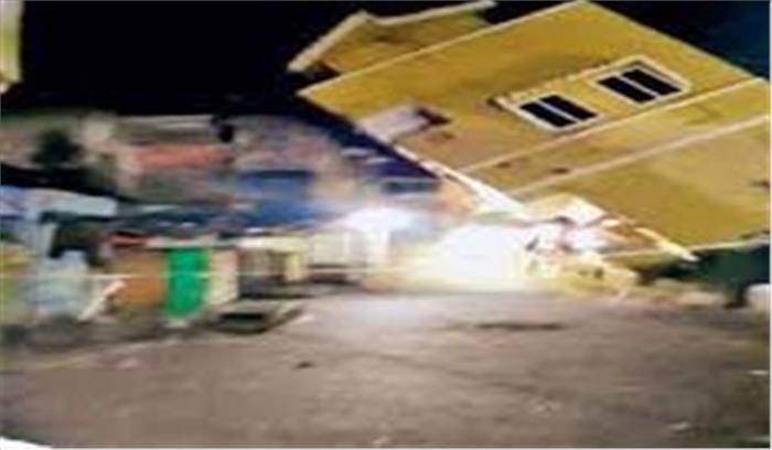 अहमदाबाद में दो मंजिला मकान धराशायी