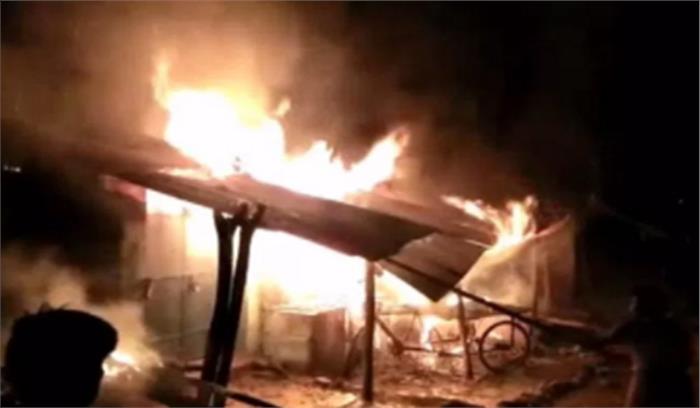 गुजरात: सरकारी गोदाम में आग, मूंगफली जलकर राख