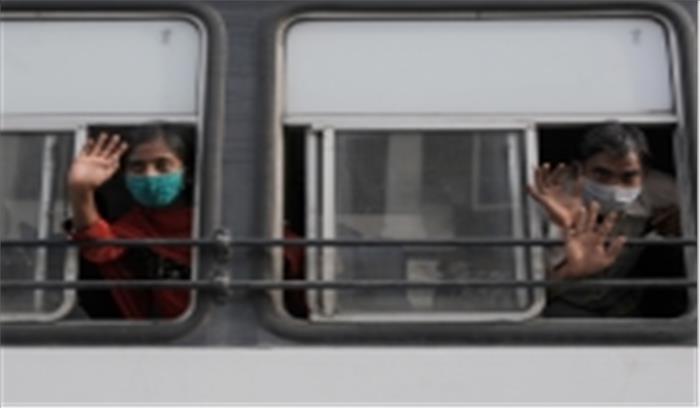 गुजरात से 1908 मजदूर लेकर बांदा पहुंची ट्रेन, सवार बुजुर्ग महिला की मौत