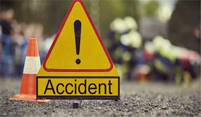 गुजरात में ट्रक और जीप की टक्कर,  छह मजदूरों की मौत