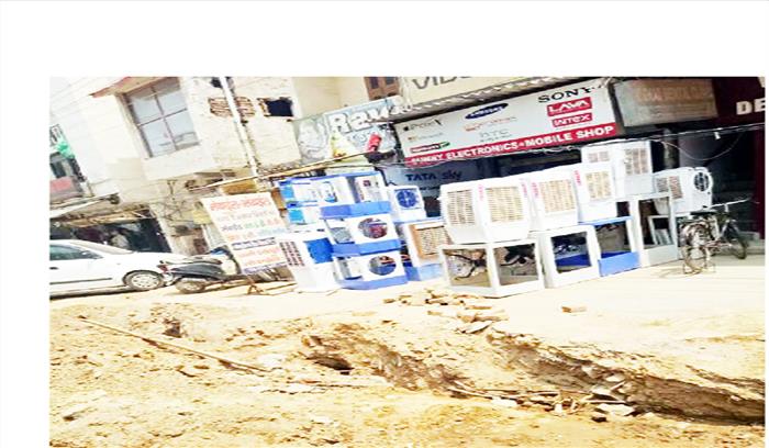 जेसीबी चालक की लापरवाही से मूलभूत सुविधाओं को तरस रहे लोग: गुलाटी