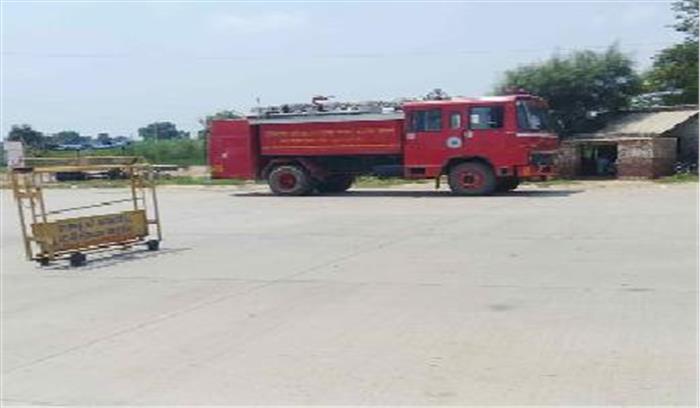 सुरक्षा के लिए लगाए गए नाकों पर पुलिस कर्मी रहे गायब