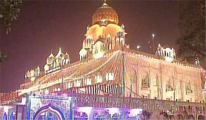 गुरुपर्व के मौके पर गुरुद्वारों में उमड़ी श्रद्धालुओं की भीड़