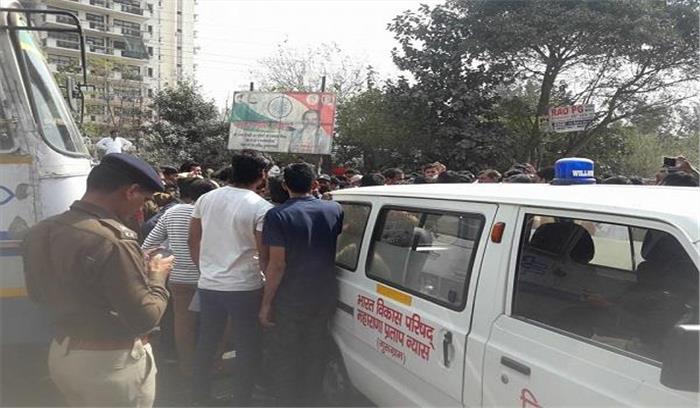 गुरुग्राम : नाराज लोगों ने शव रखकर राष्ट्रीय राजमार्ग 48 अवरुद्ध किया