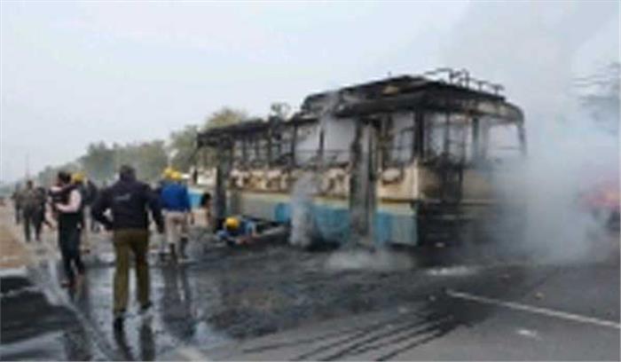 गुरुग्राम : करणी सेना के 18 समर्थक न्यायिक हिरासत में भेजे गए गुरुग्राम : करणी सेना के 18 समर्थक न्यायिक हिरासत में भेजे गए