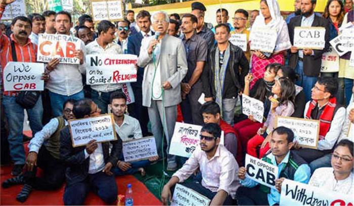 सीएबी के खिलाफ प्रदर्शन से असम में जनजीवन प्रभावित
