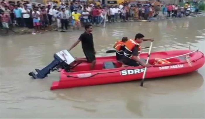 गुवाहाटी: ब्रह्मपुत्र नदी में नाव पलटी, 45 सवारों का रेस्‍क्‍यू जारी