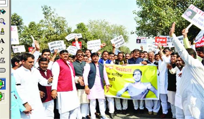 दरोगा की पत्नी ने अज्ञात लोगों के खिलाफ दर्ज कराया मुकदमा