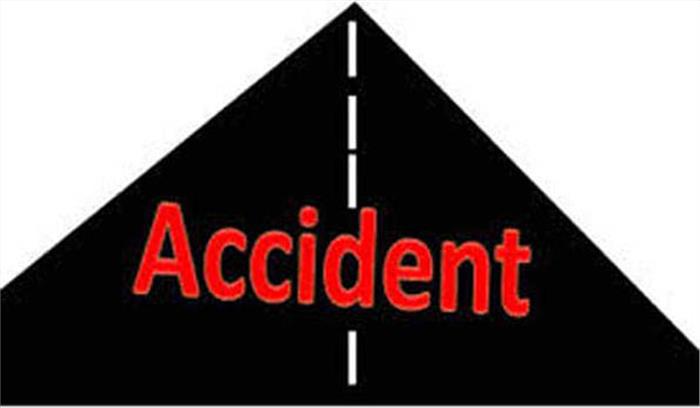 बारातियों की बस डम्पर से टकरायी, 20 बाराती घायल बारातियों की बस डम्पर से टकरायी, 20 बाराती घायल