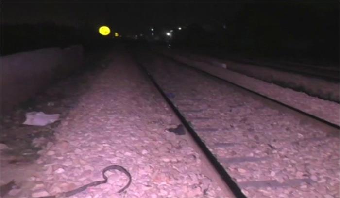 उत्तर प्रदेश के हापुड़ में ट्रेन से कटकर 5 की मौत, 2 घायल