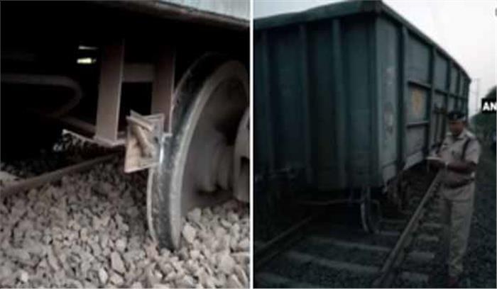 हरदा में  माल गाड़ी का  डिब्बा पटरी से उतरा