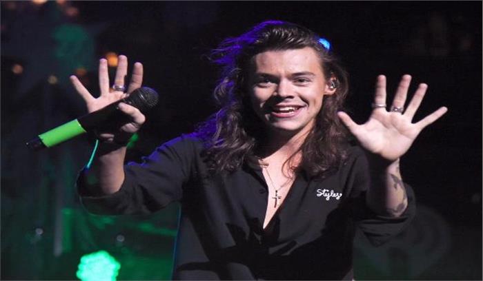 हैरी स्टाइल्स ने बतौर एकल कलाकार अपना पहला वर्ल्ड टूर शुरू किया