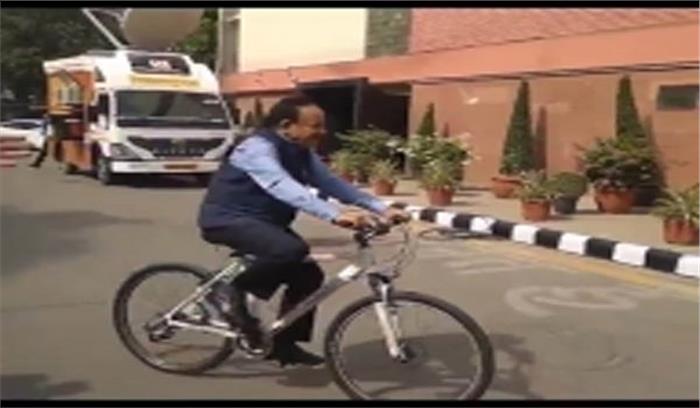 हर्षवर्धन ने स्वास्थ्य मंत्रालय का कार्यभार संभाला