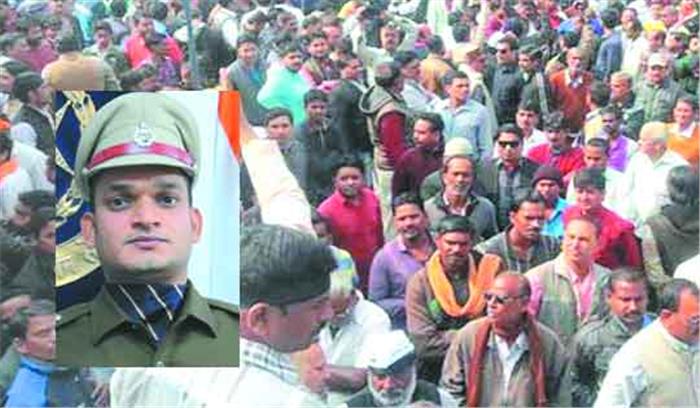कटनी में पुलिस अधीक्षक के तबादले का विरोध,सडक़ों पर उतरे लोग