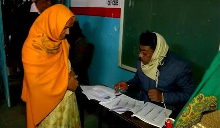 हरियाणा : जींद विधानसभा उपचुनाव के लिए मतदान जारी 