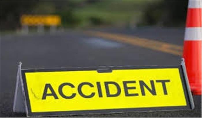 हरियाणा: कार के पेड़ से टकराने से तीन युवकों की मौत हरियाणा: कार के पेड़ से टकराने से तीन युवकों की मौत