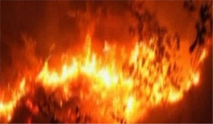 हरियाणा के जूता शो रूम में आग, सामान जल कर राख