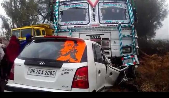 हरियाणा : तेज रफ्तार ट्रक से कार की टक्कर में 5 लोगों की मौत हरियाणा : तेज रफ्तार ट्रक से कार की टक्कर में 5 लोगों की मौत
