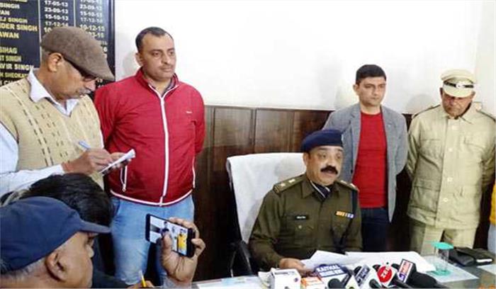 लूटपाट मामले में पांच गिरफ्तार, लूटी गई कार और नकदी बरामद लूटपाट मामले में पांच गिरफ्तार, लूटी गई कार और नकदी बरामद