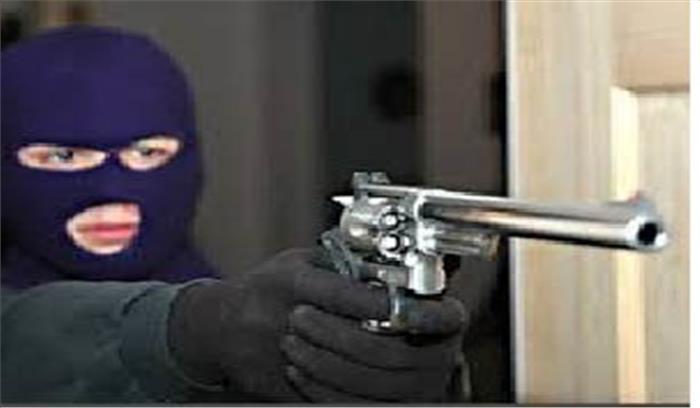 रोहतक के व्यापारी के पैर में गोली मार लूटे डेढ़ लाख