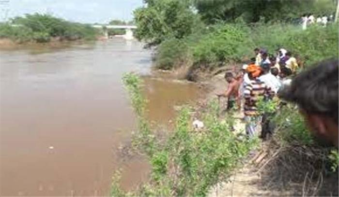 हरियाणा : महिला के साथ होटल में आए पुलिस अधिकारी ने की प्रबंधक से हाथापाई हरियाणा : महिला के साथ होटल में आए पुलिस अधिकारी ने की प्रबंधक से हाथापाई