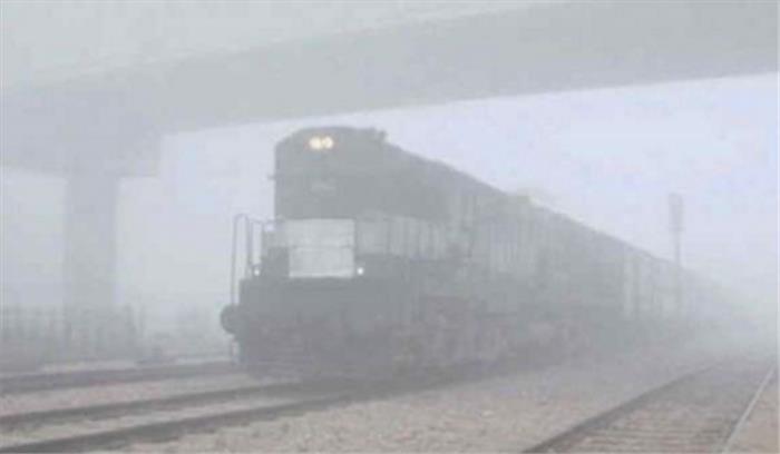 उप्र: हाथरस में ट्रेन की चपेट में आकर चार लोगों की मौत