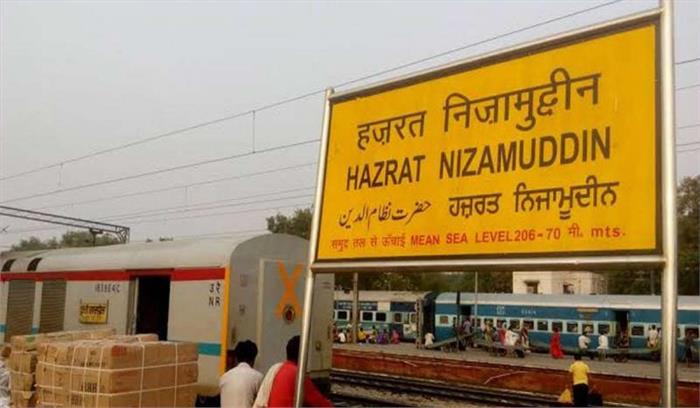 दिल्ली : निजामुद्दीन रेलवे स्टेशन पर पैसेंजर ट्रेन का कोच पटरी से उतरा दिल्ली : निजामुद्दीन रेलवे स्टेशन पर पैसेंजर ट्रेन का कोच पटरी से उतरा
