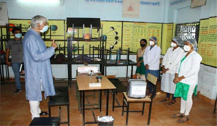 स्वास्थ्य मंत्री ने टीकाकरण केन्द्रों का किया निरीक्षण