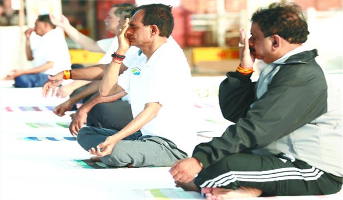 स्वस्थ रहने के लिए रोज करें योग : शिवराज