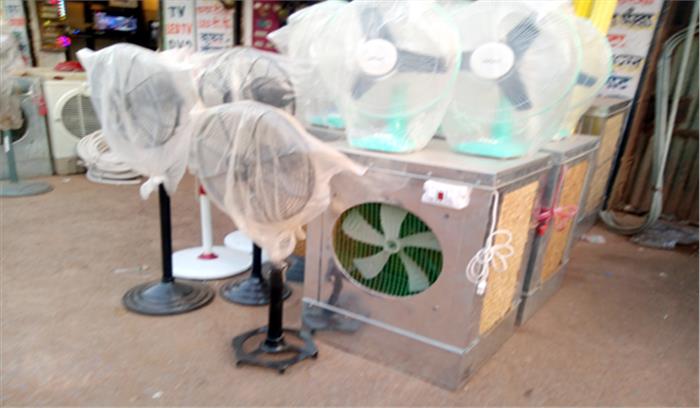 बाजारों में कूलरों और खस की मांग बढ़ी