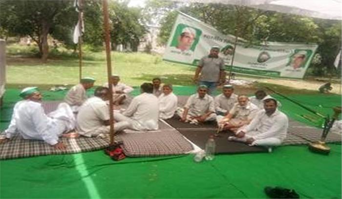 उप्र : भीषण गर्मी में भी जारी रहा भाकियू का धरना