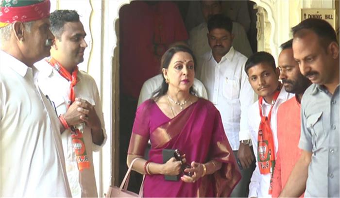 रूस के लोगों से मिले प्यार से अभिभूत हूं : हेमा मालिनी रूस के लोगों से मिले प्यार से अभिभूत हूं : हेमा मालिनी