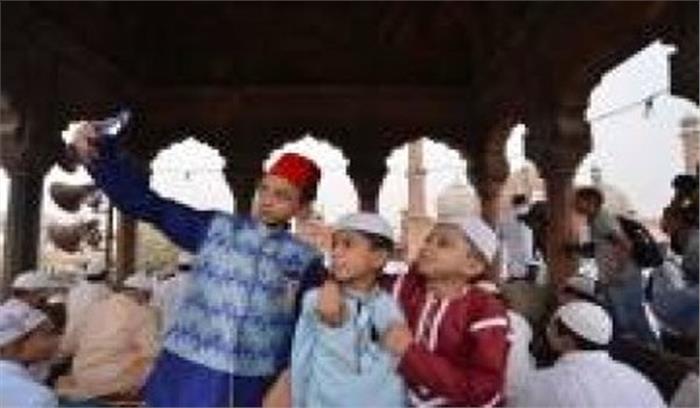 देश भर में हषरेल्लास के साथ मनी ईद देश भर में हषरेल्लास के साथ मनी ईद