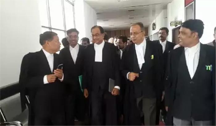 हाई-प्रोफाइल सुसाइड मामले में पैरवी करने पहुंचे चिदंबरम