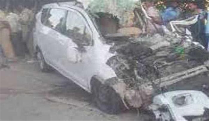 मुरादाबाद में ट्रैक्टर-ट्राली से टकराई कार,परिवार के पांच सदस्यों की मृत्यु मुरादाबाद में ट्रैक्टर-ट्राली से टकराई कार,परिवार के पांच सदस्यों की मृत्यु