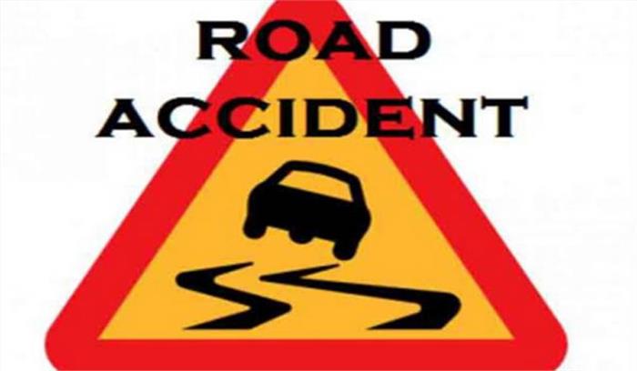 आगरा में हुआ सड़क हादसा, चार की मौत आगरा में हुआ सड़क हादसा, चार की मौत