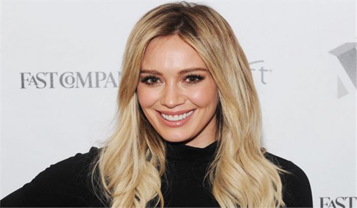 दिवंगत अभिनेत्री बेट्टे डेविस की याद में हिलेरी डफ ने गुदवाया टैटू