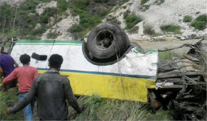 हिमाचल : खाई में गिरी बस, 5 की मौत