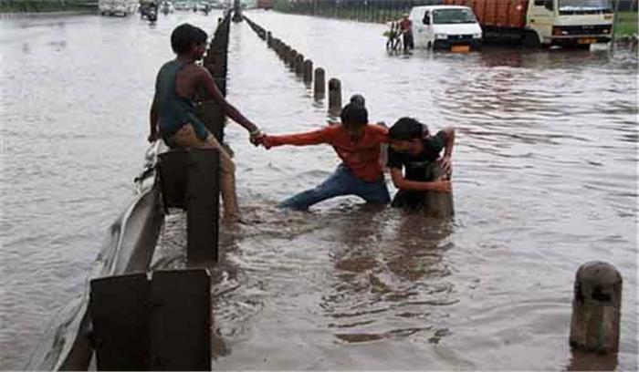 हिमाचल में बाढ़ का कहर, 3 लोग बाढ़ में बहे