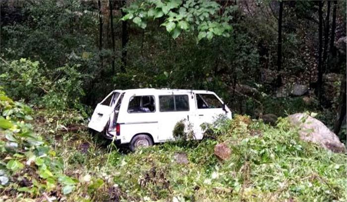 हिमाचल : वैन खाई में गिरी, 4 की मौत