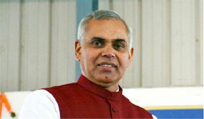 आचार्य देवव्रत ने योग कार्यक्रम का नेतृत्व किया