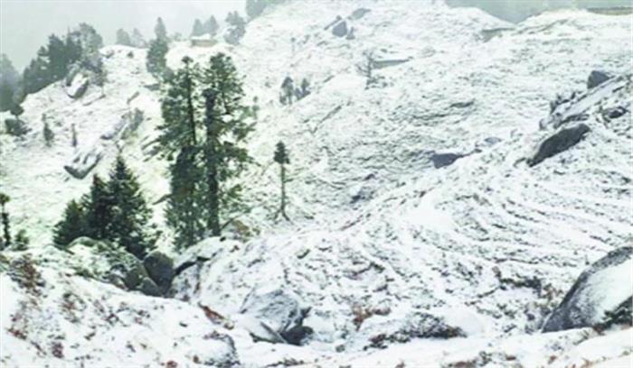  हिमाचल की ऊंची पहाड़ियां फिर ढकी बर्फ से