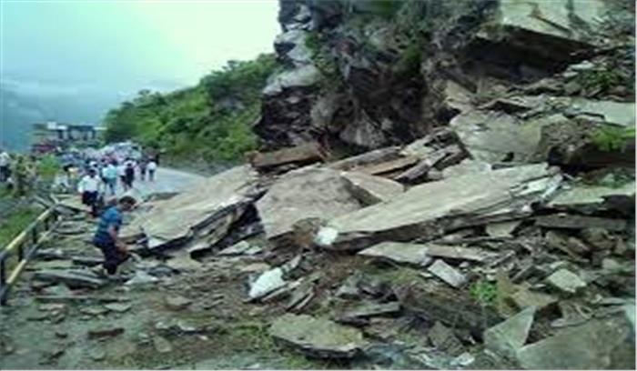 हिमाचल प्रदेश :भूस्खलन से सांग नाला के समीप बंद राष्ट्रीय राजमार्ग छह घंटे बाद खुला