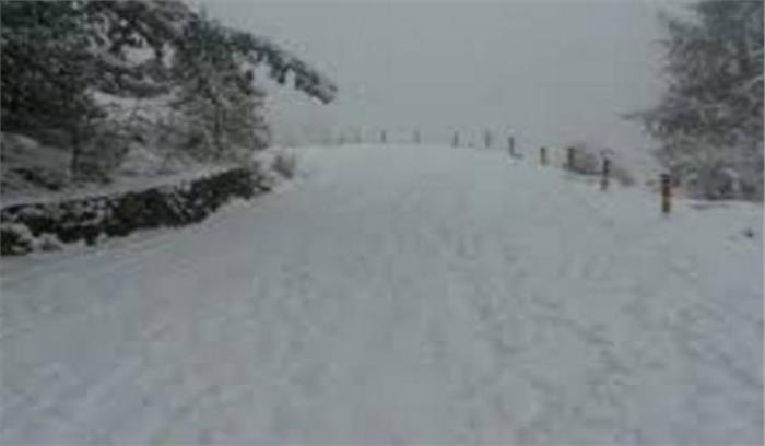 हिमाचल में बर्फबारी के बाद तापमान में आई गिरावट हिमाचल में बर्फबारी के बाद तापमान में आई गिरावट