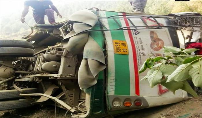 हिमाचल में बस फिसलकर पहाड़ी से नीचे गिरी, 7 की मौत 