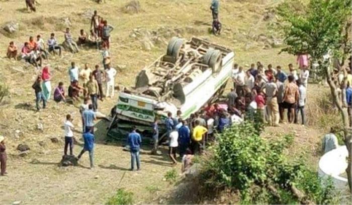 हिमाचल में बस खाई में गिरी, 5 की मौत, 33 घायल