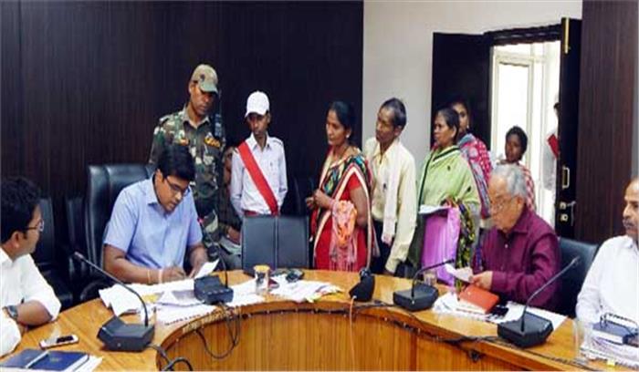 जनदर्शन में कलेक्टर ने सुनी आम नागरिकों की समस्याएं