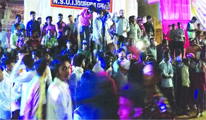 देर रात निकली झांकियां, भाव विभोर झूमते रहे भक्त, उमड़ी भीड़